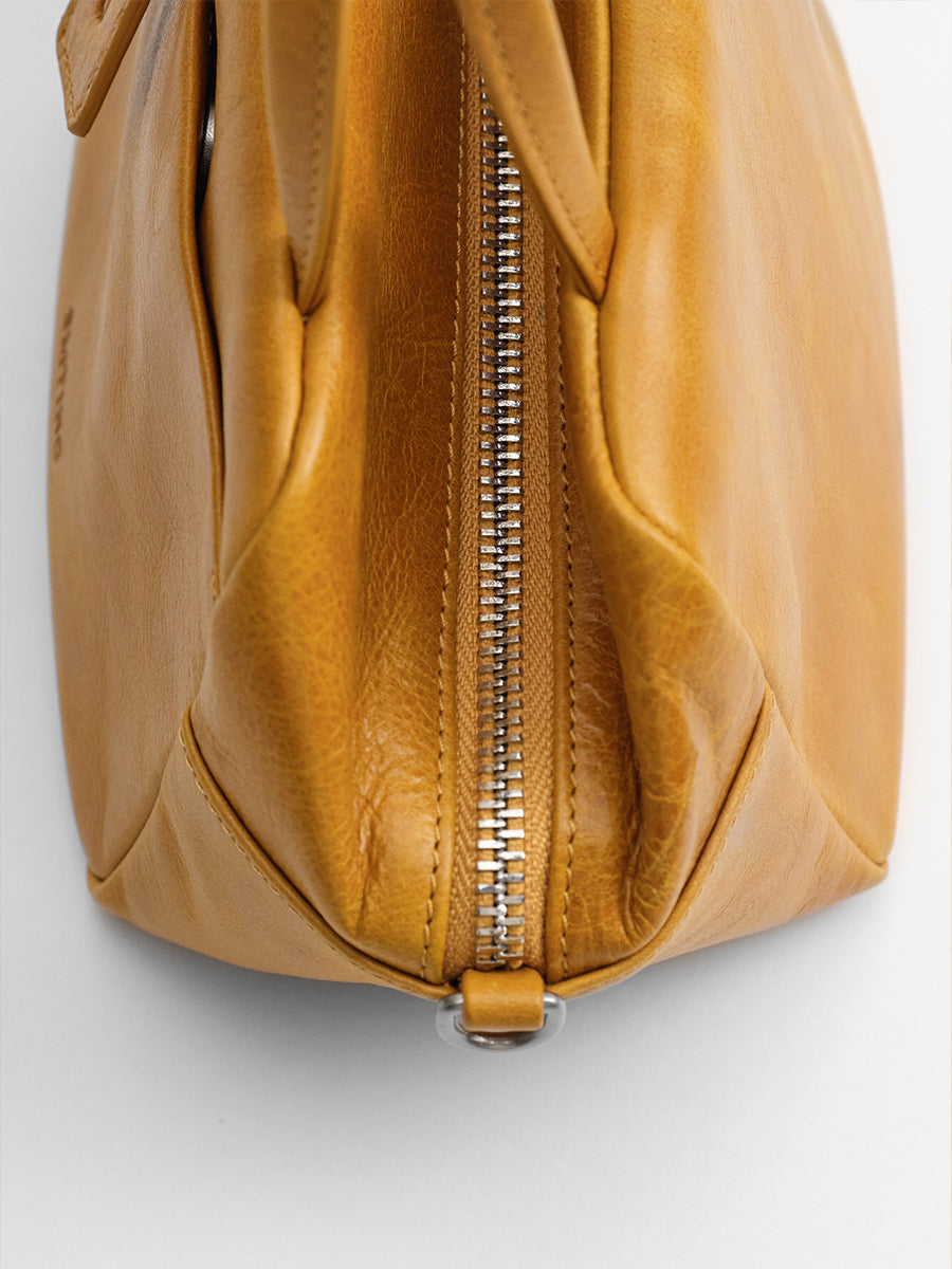 Head-layer cowhide box bag