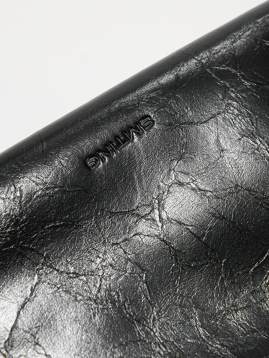 Comfortable and casual baguette bag