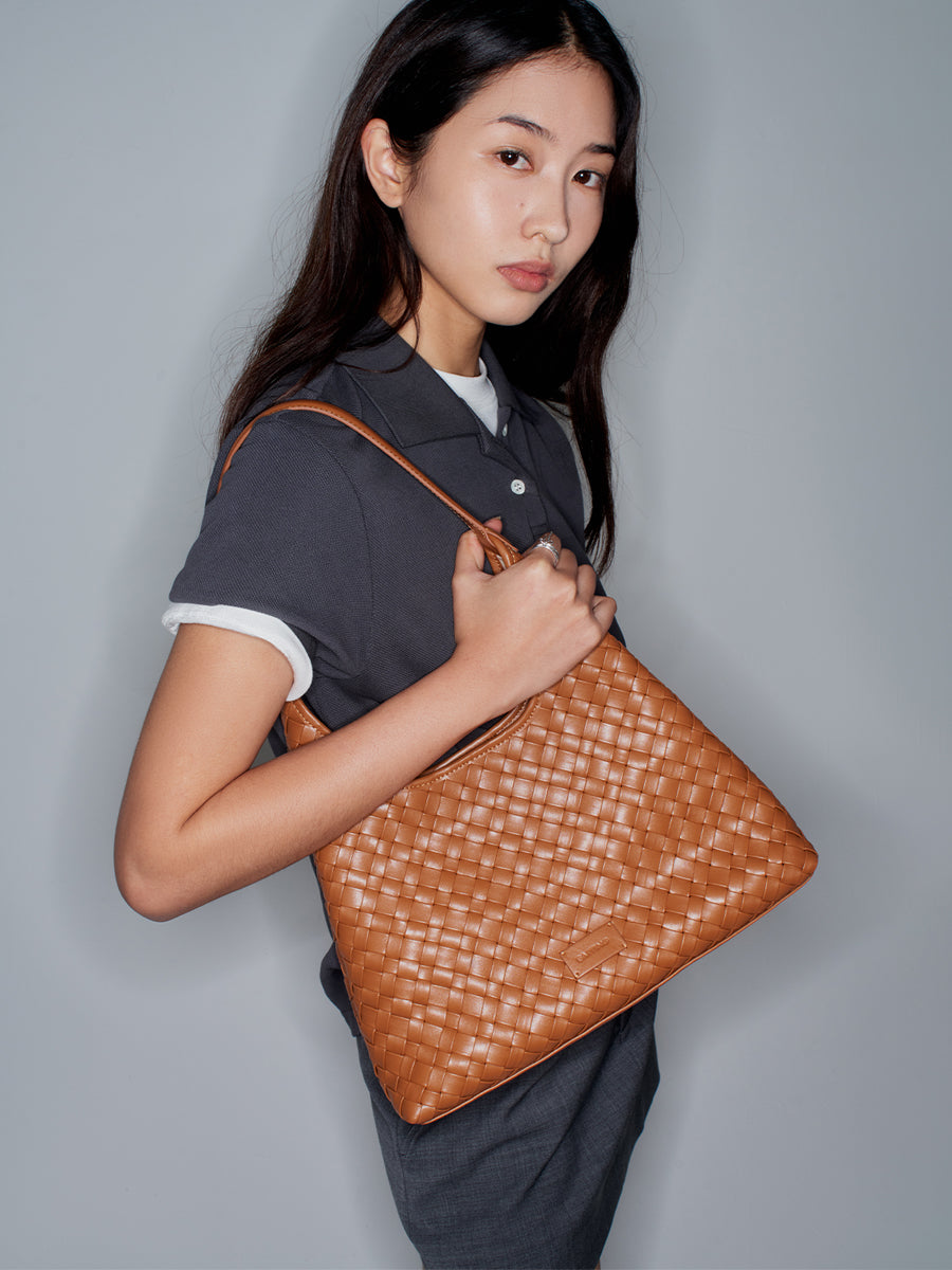 Lazy design woven bag tote bag