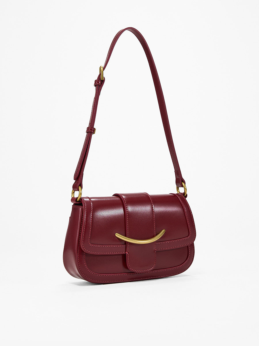 Wavy and fashionable saddle bag