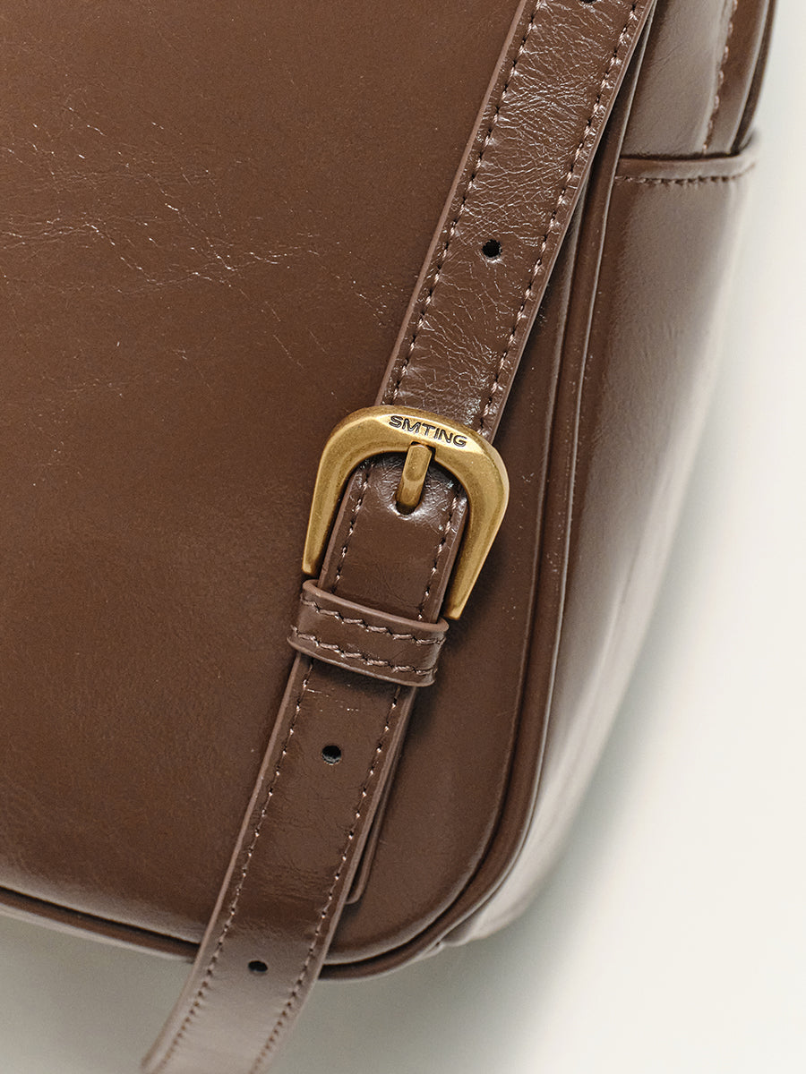 Commuter-friendly versatile retro backpack