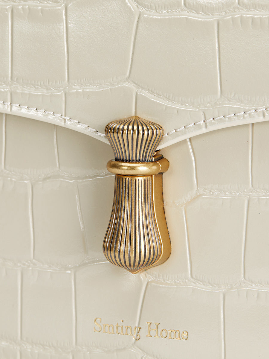 Minimalist textured chain bag