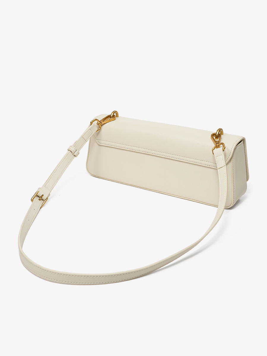 Classic and retro underarm bag baguette bag