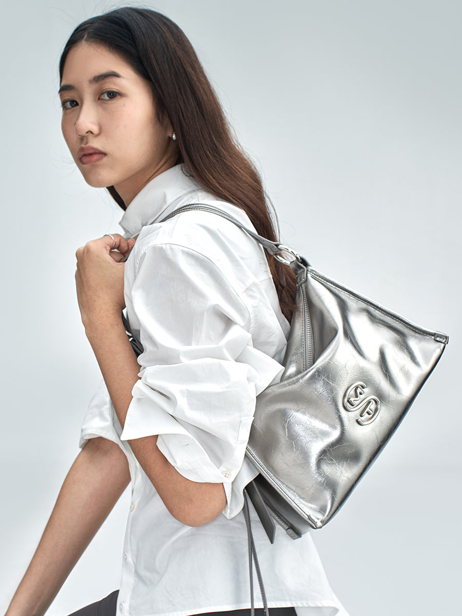 Classic and futuristic combination underarm bag