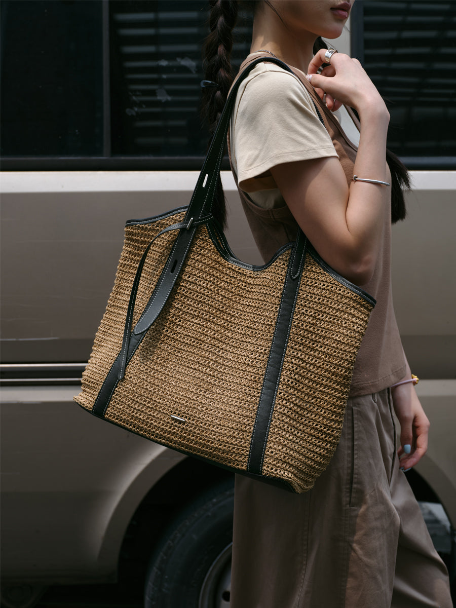 Relaxed vacation-style woven bag