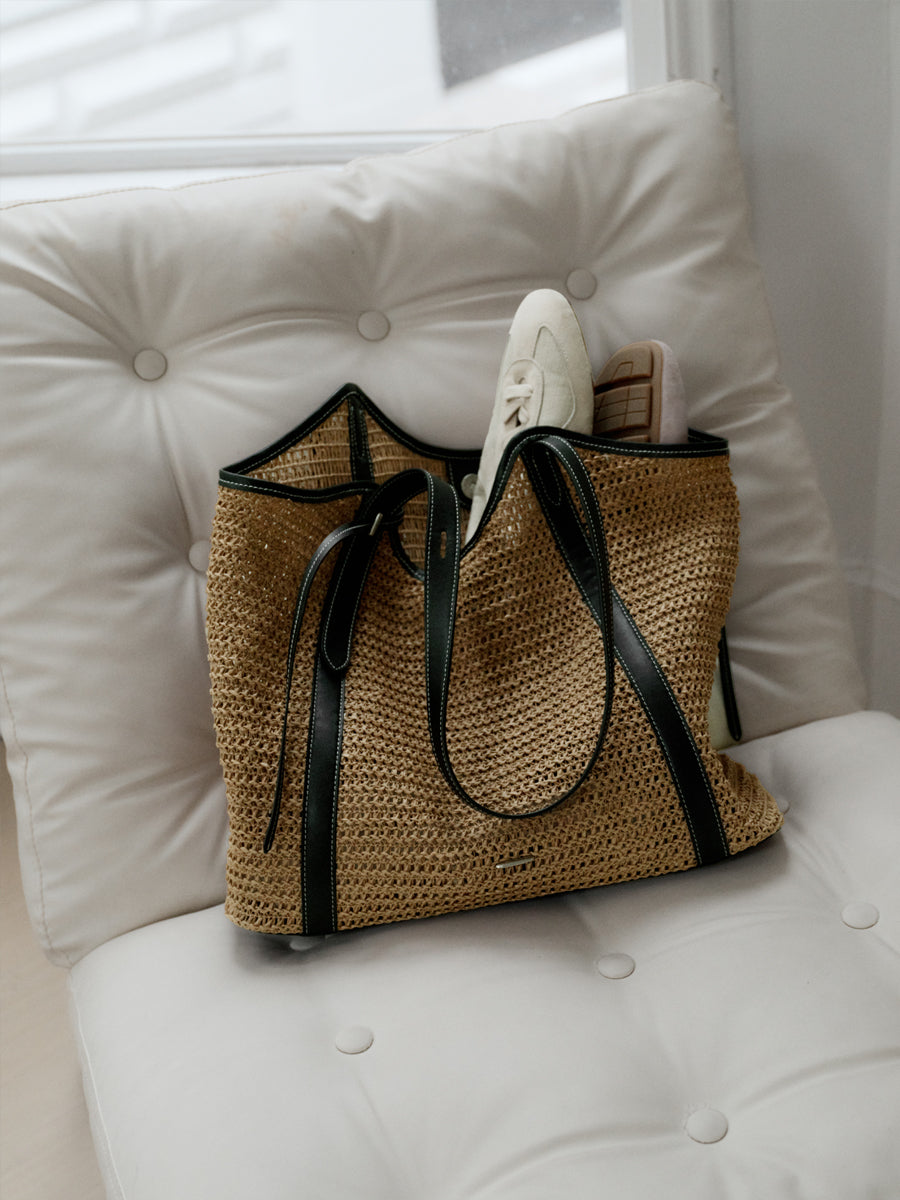 Relaxed vacation-style woven bag