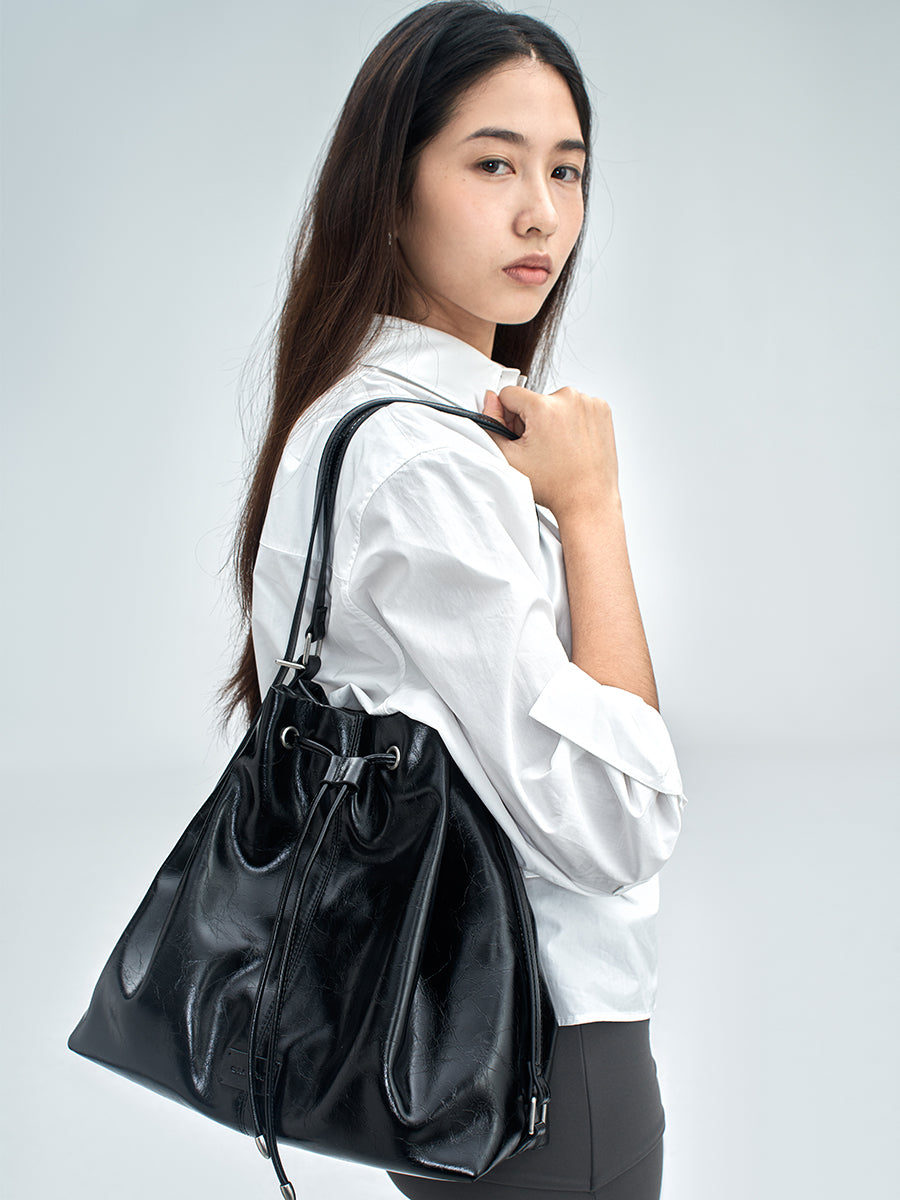 Meet-Bucket Bag