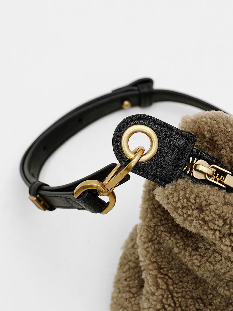 Plump and adorable dumpling bag