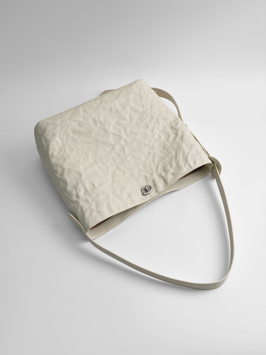 Sneaky design bucket bag