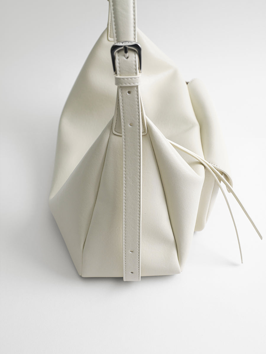 Design-conscious commuter tote bag