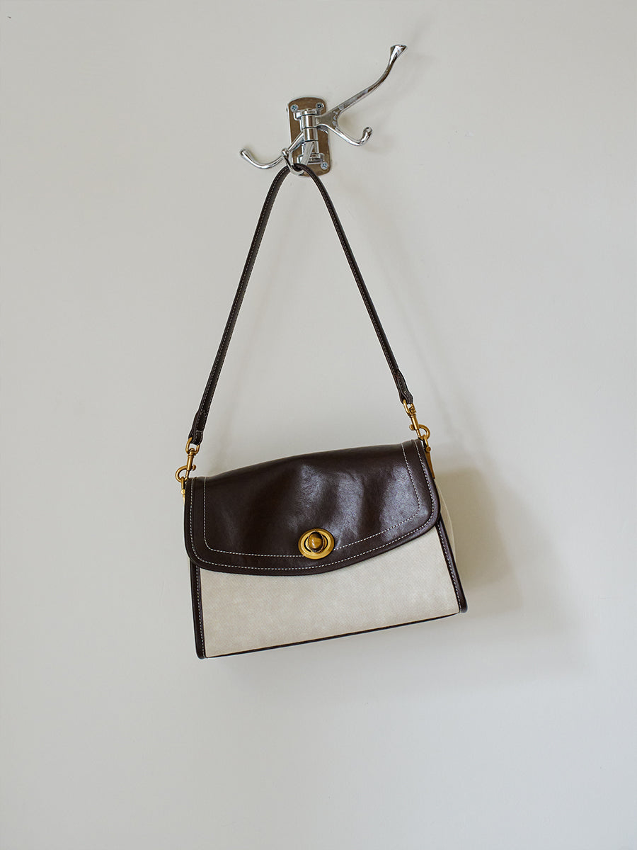 The new single-shoulder bag is versatile