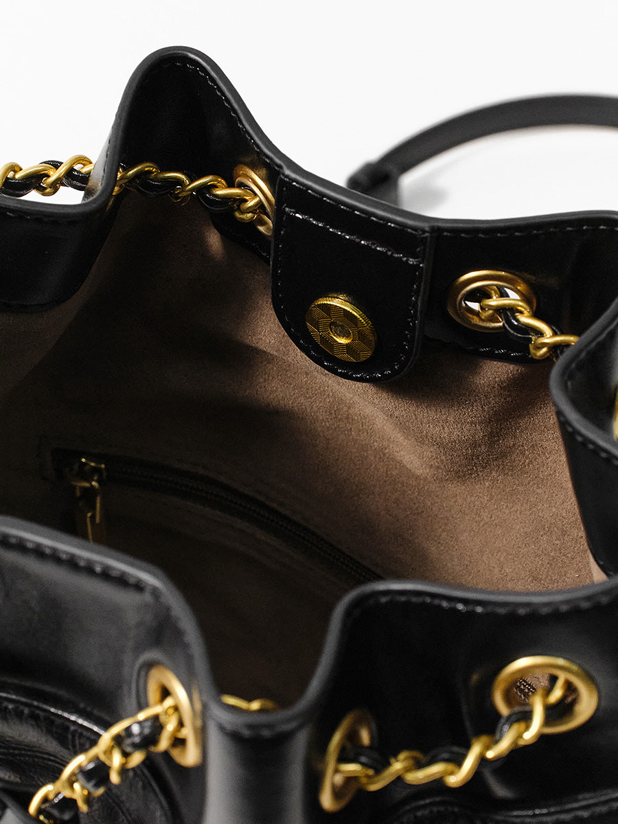 Elegant and exquisite bucket bag