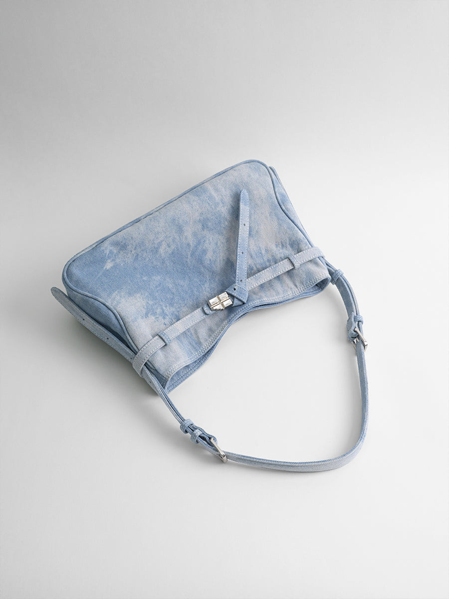 Large-capacity commuter tote bag