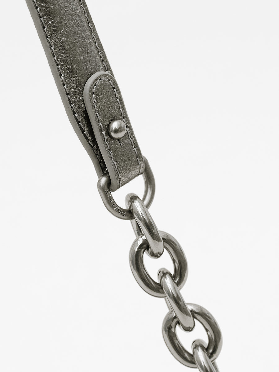 New underarm bag with a sense of desig