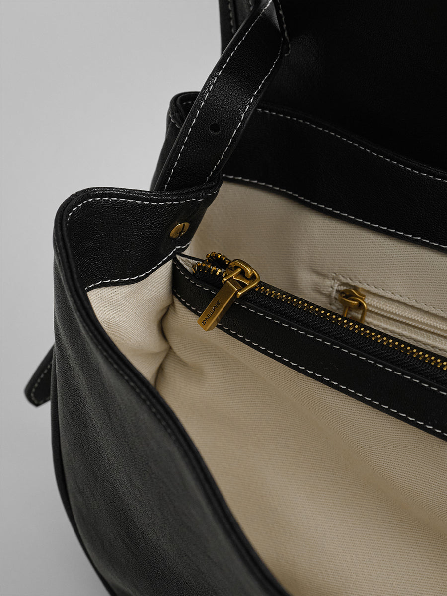 Design-conscious luxury underarm bag