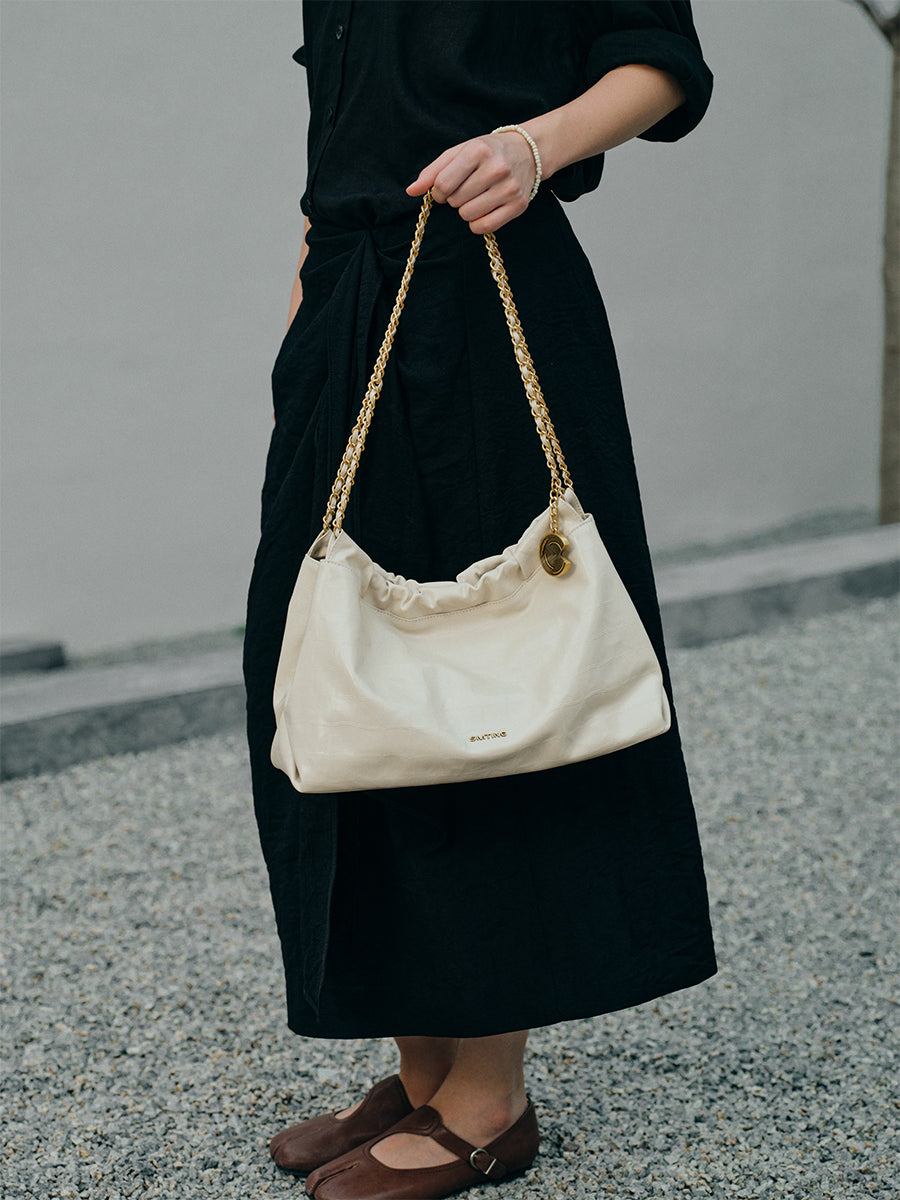 Fashionable retro commuting tote bag