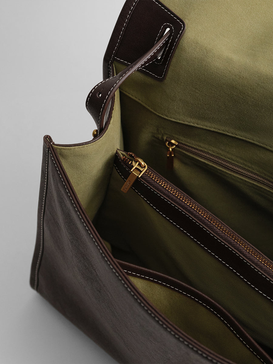 Daily commuting messenger bag