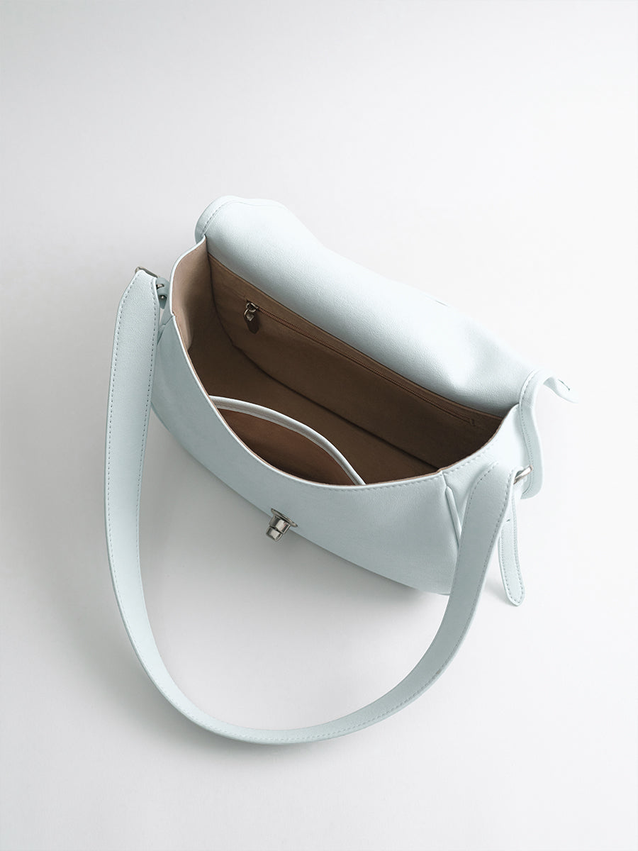 Luxurious lightweight shoulder bag with premium feel