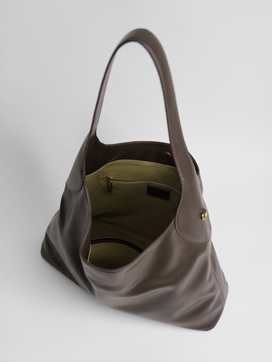 Large-capacity tote bag