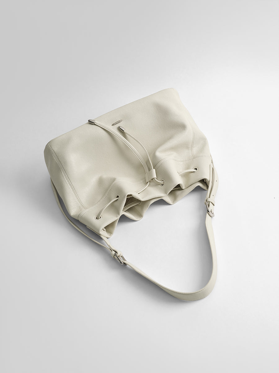 Large-capacity tote bag