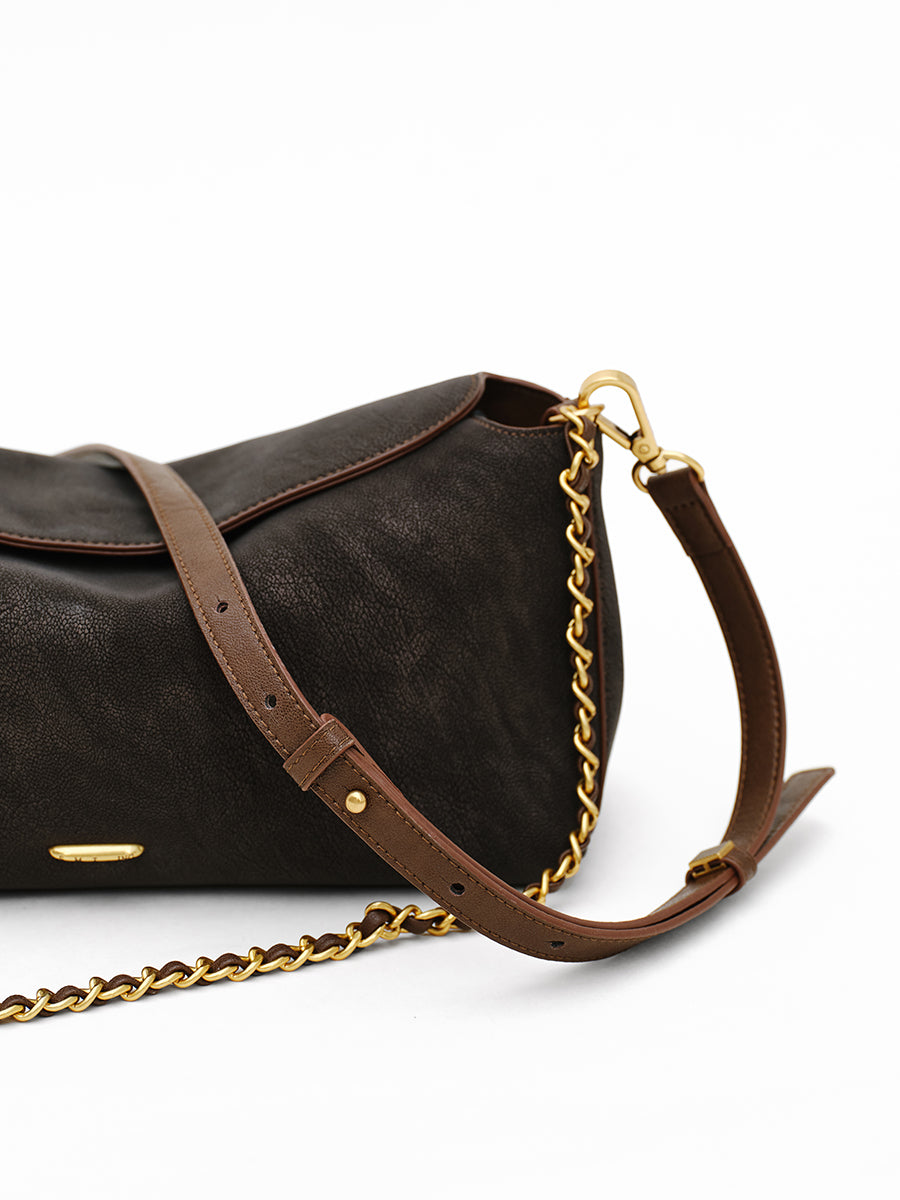 Fashionable stable and high-end pillow bag