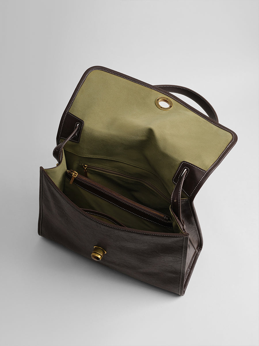 Daily commuting messenger bag