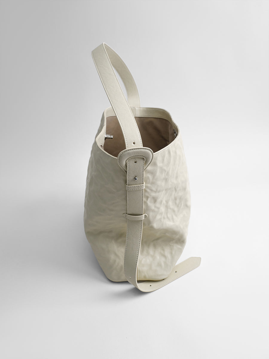 Sneaky design bucket bag