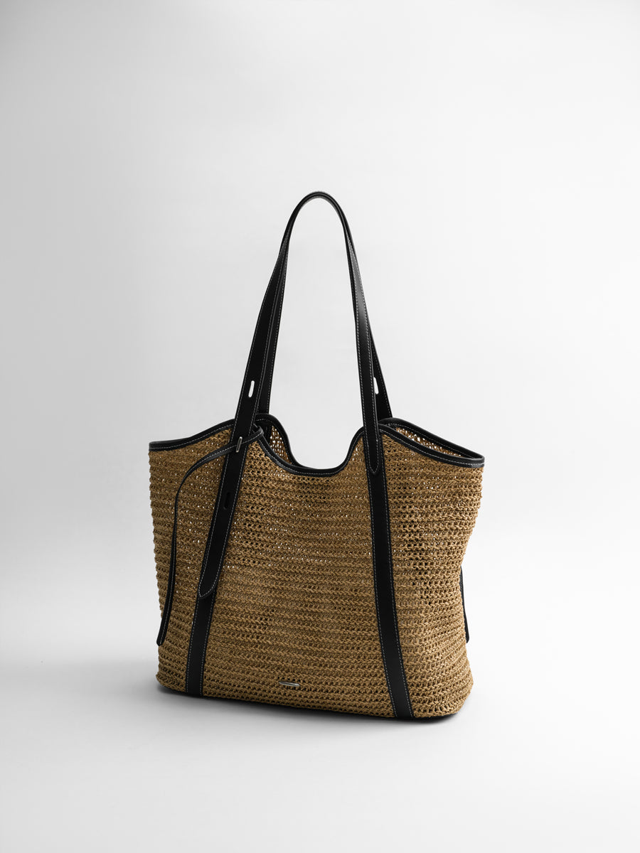 Relaxed vacation-style woven bag