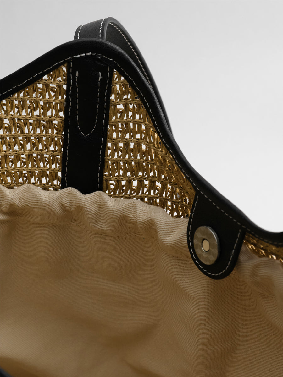 Relaxed vacation-style woven bag