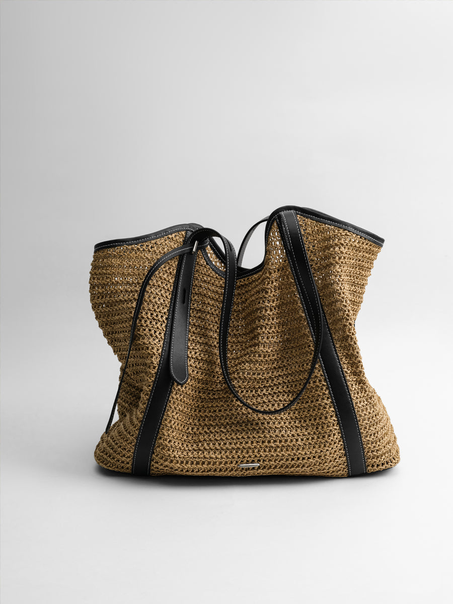 Relaxed vacation-style woven bag
