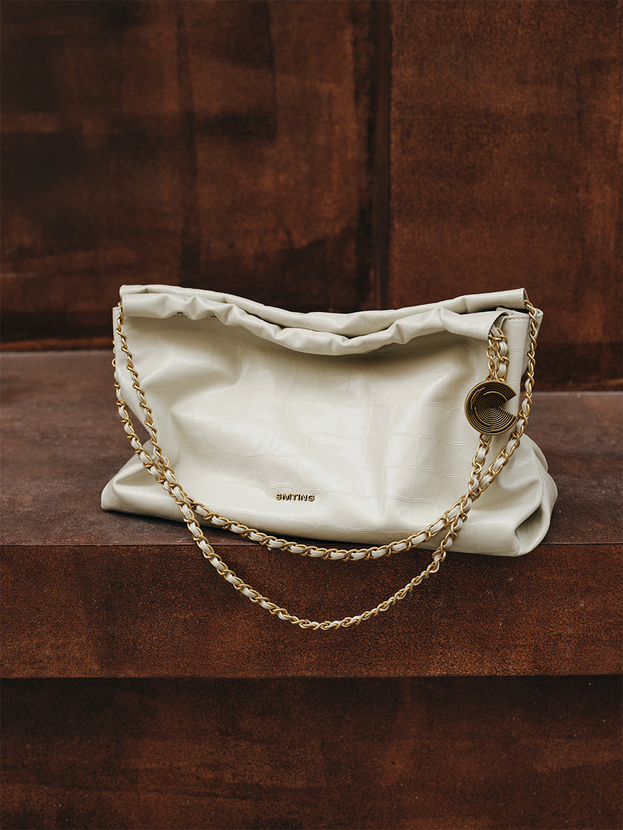 Fashionable retro commuting tote bag