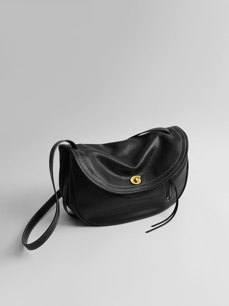 Design-conscious luxury underarm bag