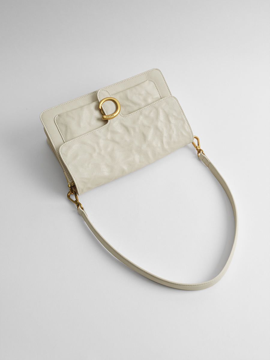Shoulder bag under the armpit