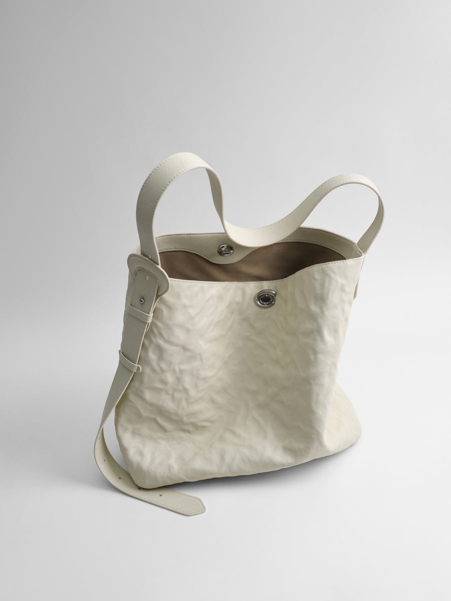 Sneaky design bucket bag
