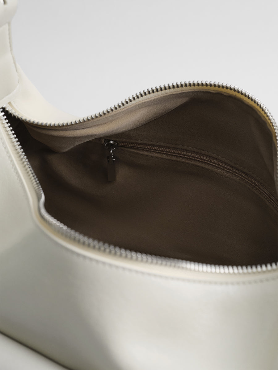 Design-conscious commuter tote bag