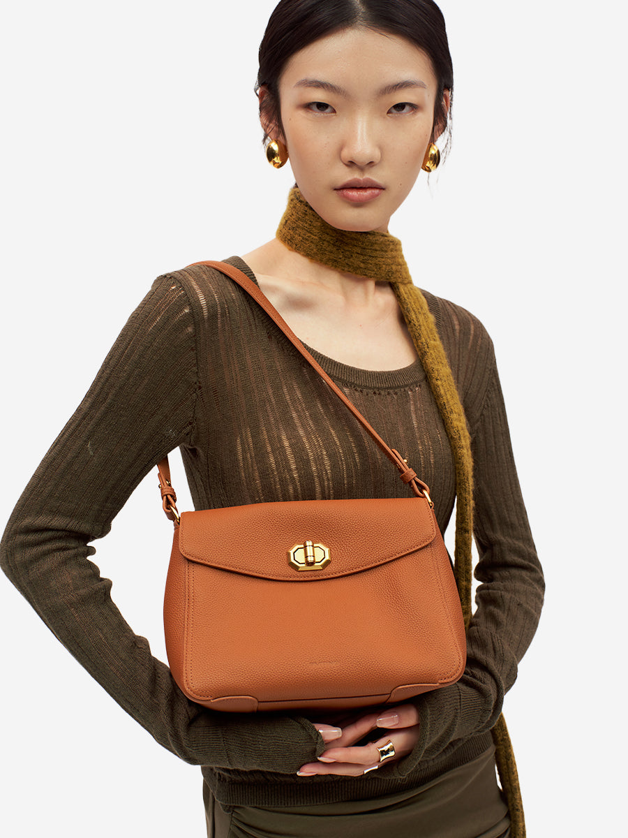 Looking for-Underarm Bag