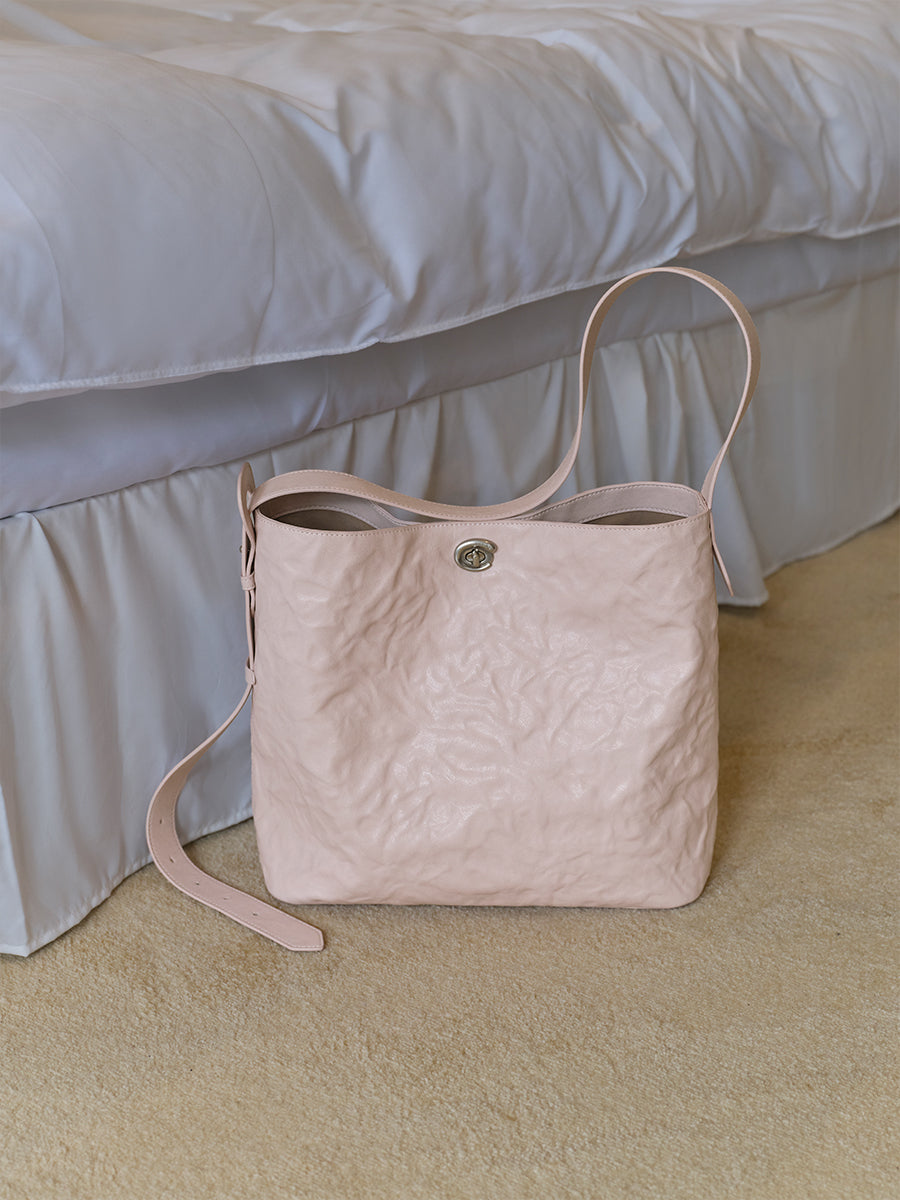 Sneaky design bucket bag