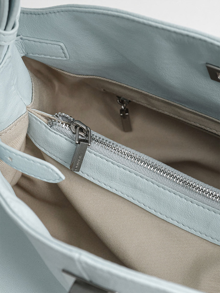 Large-capacity commuter tote bag