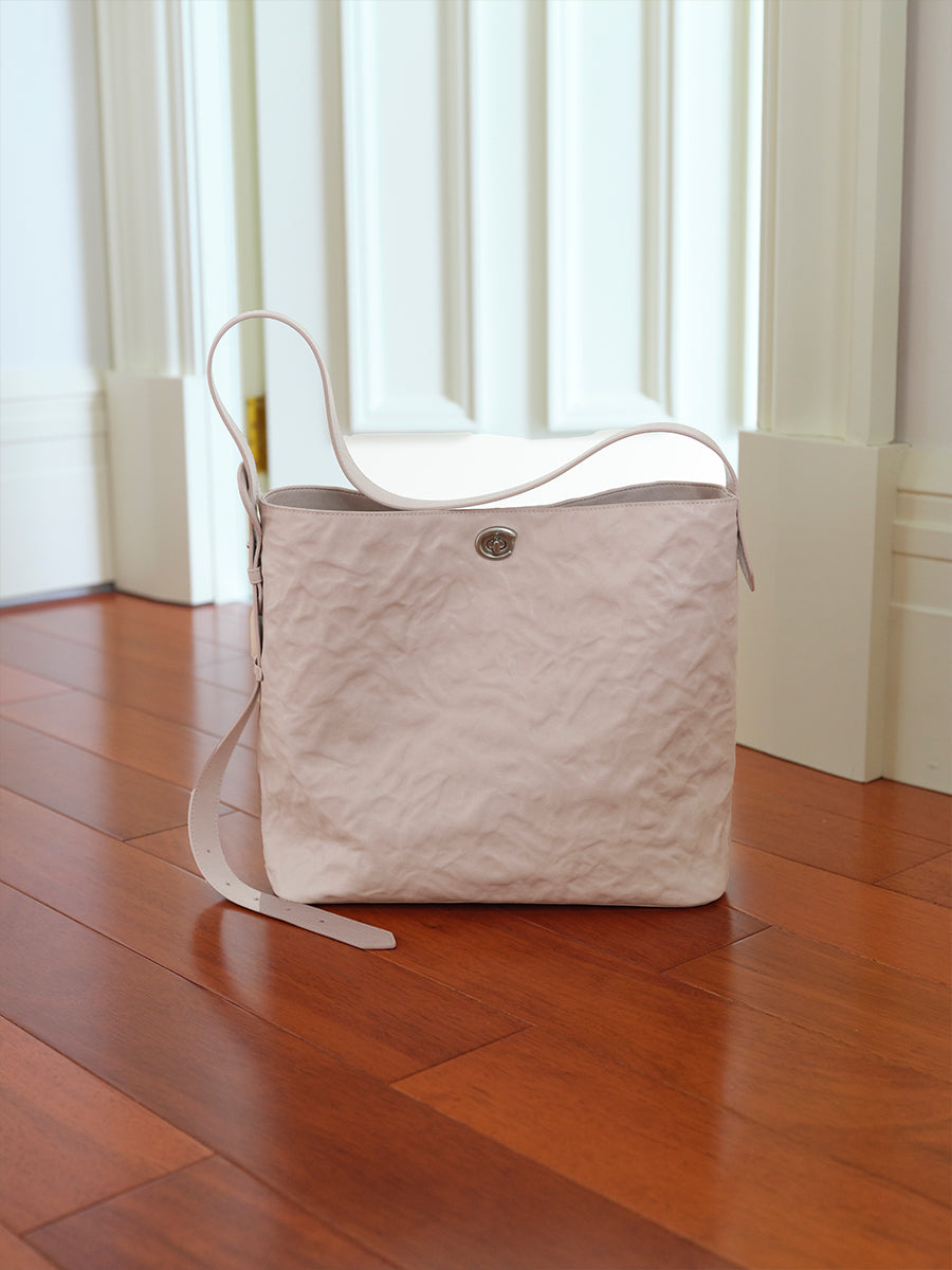 Sneaky design bucket bag