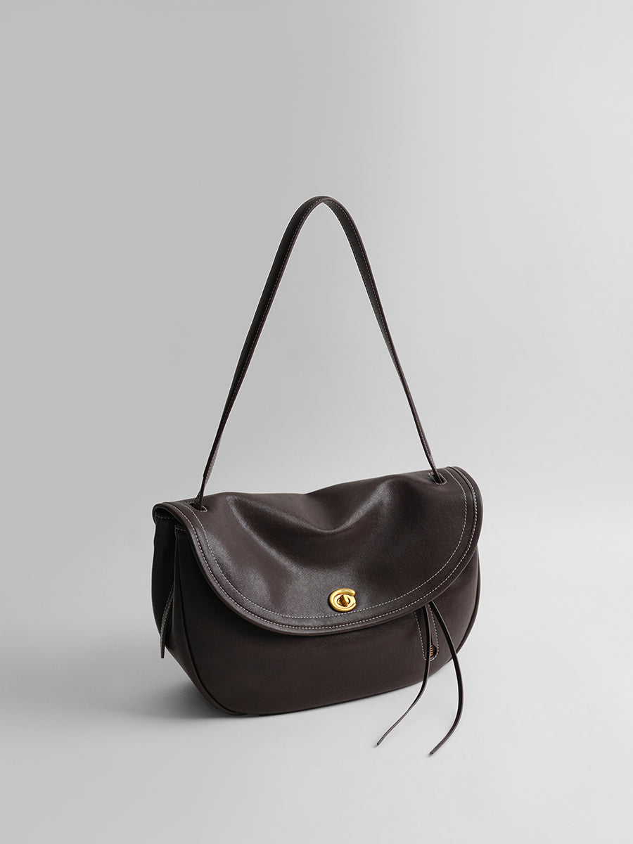 Design-conscious luxury underarm bag