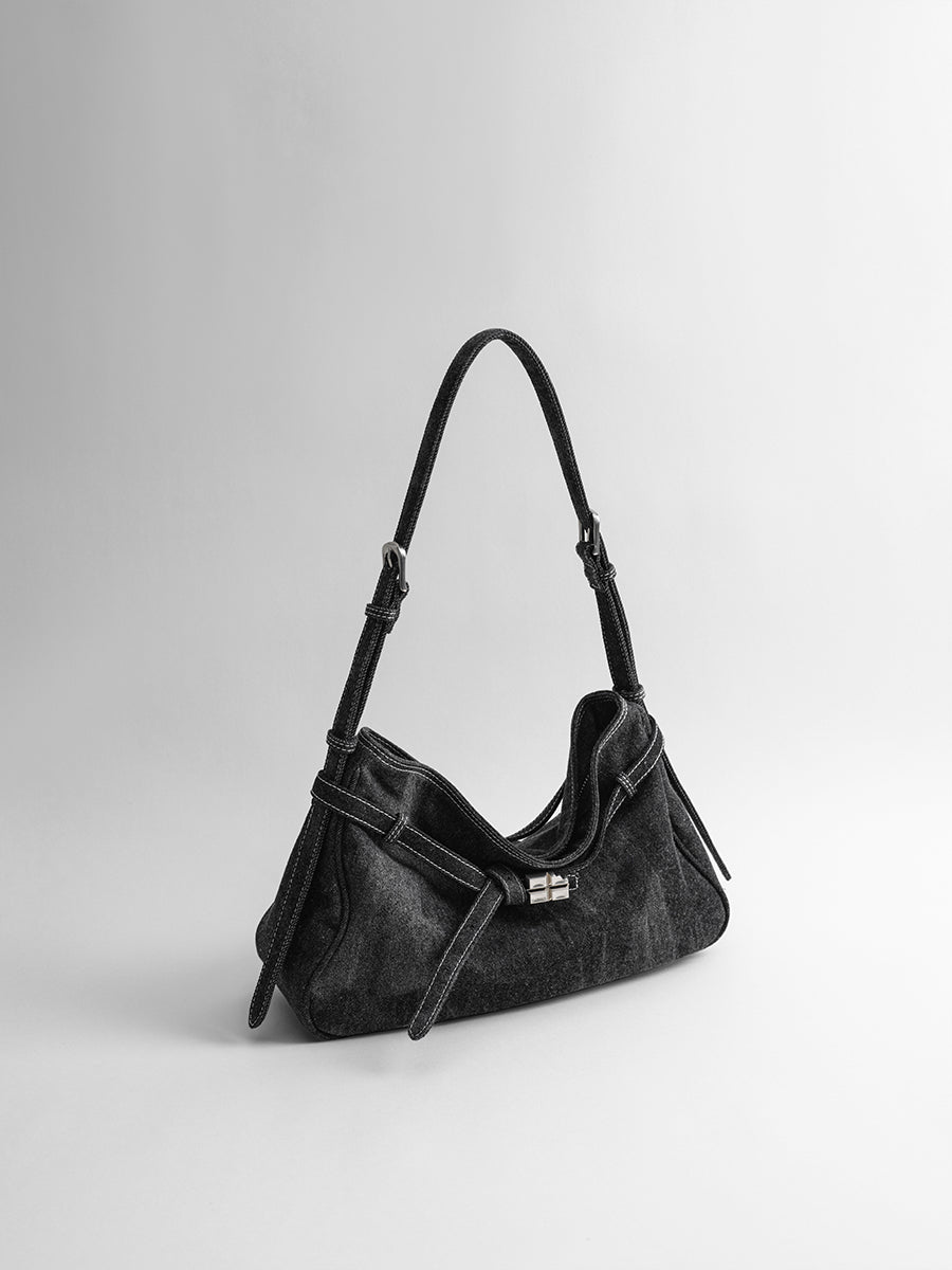 Large-capacity commuter tote bag