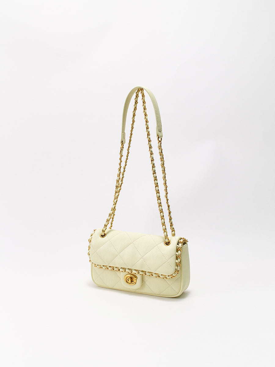 Classic chain bag with a stylish design