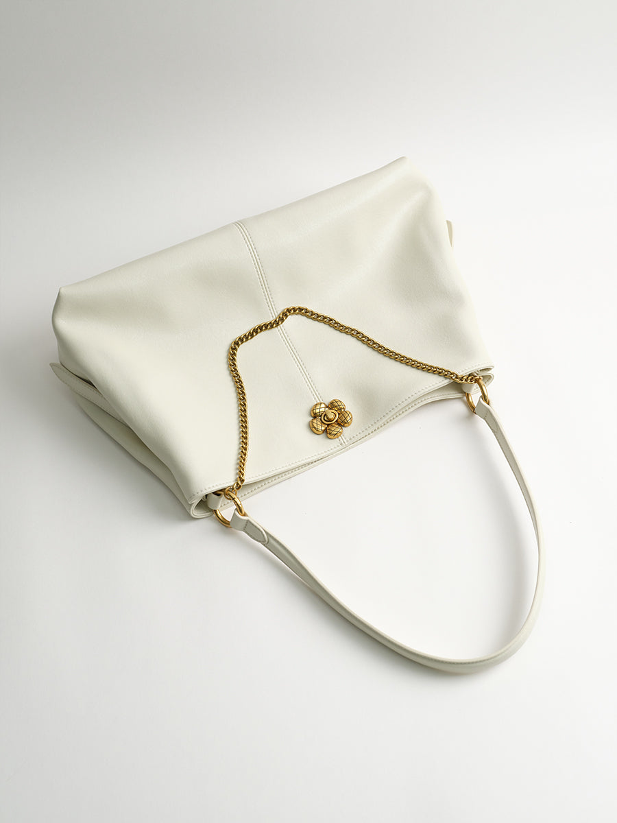Large-capacity commuter tote bag