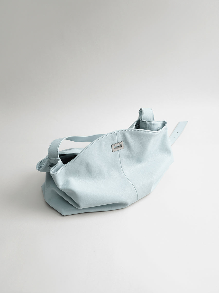 Large-capacity commuter tote bag