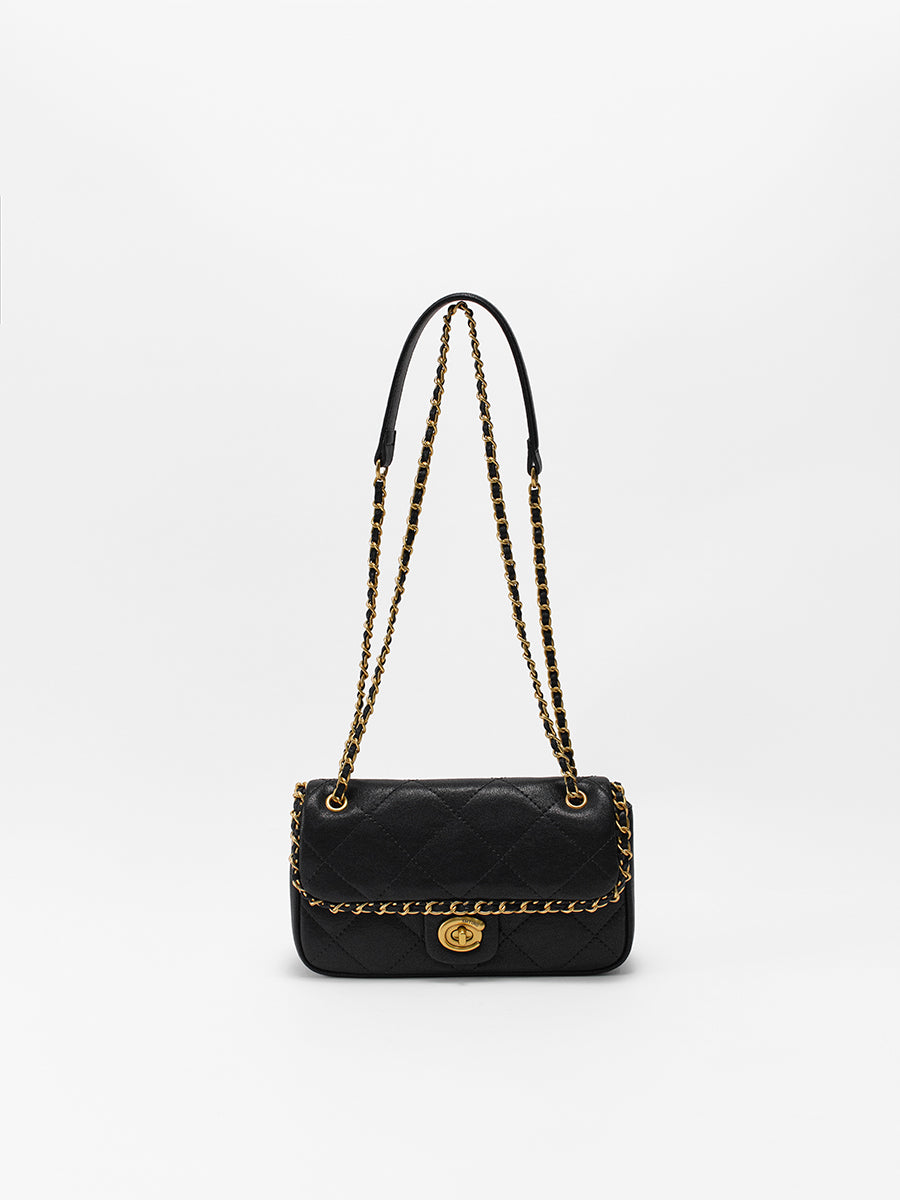 Classic chain bag with a stylish design