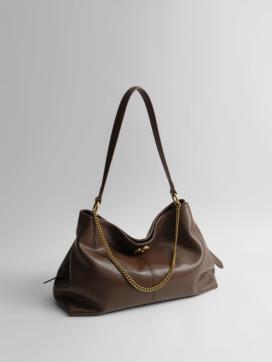Large-capacity commuter tote bag