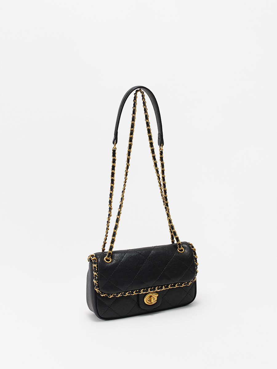 Classic chain bag with a stylish design