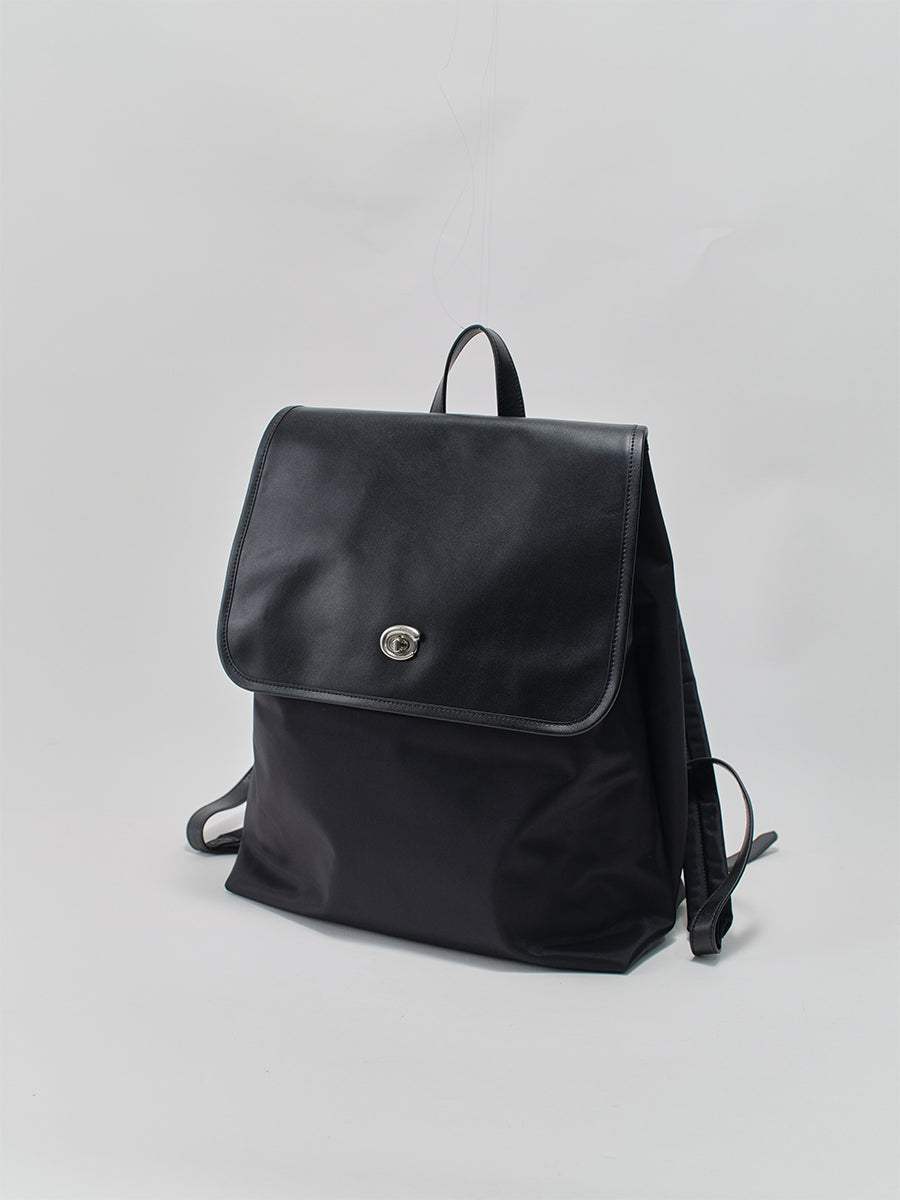 Large-capacity commuter backpack