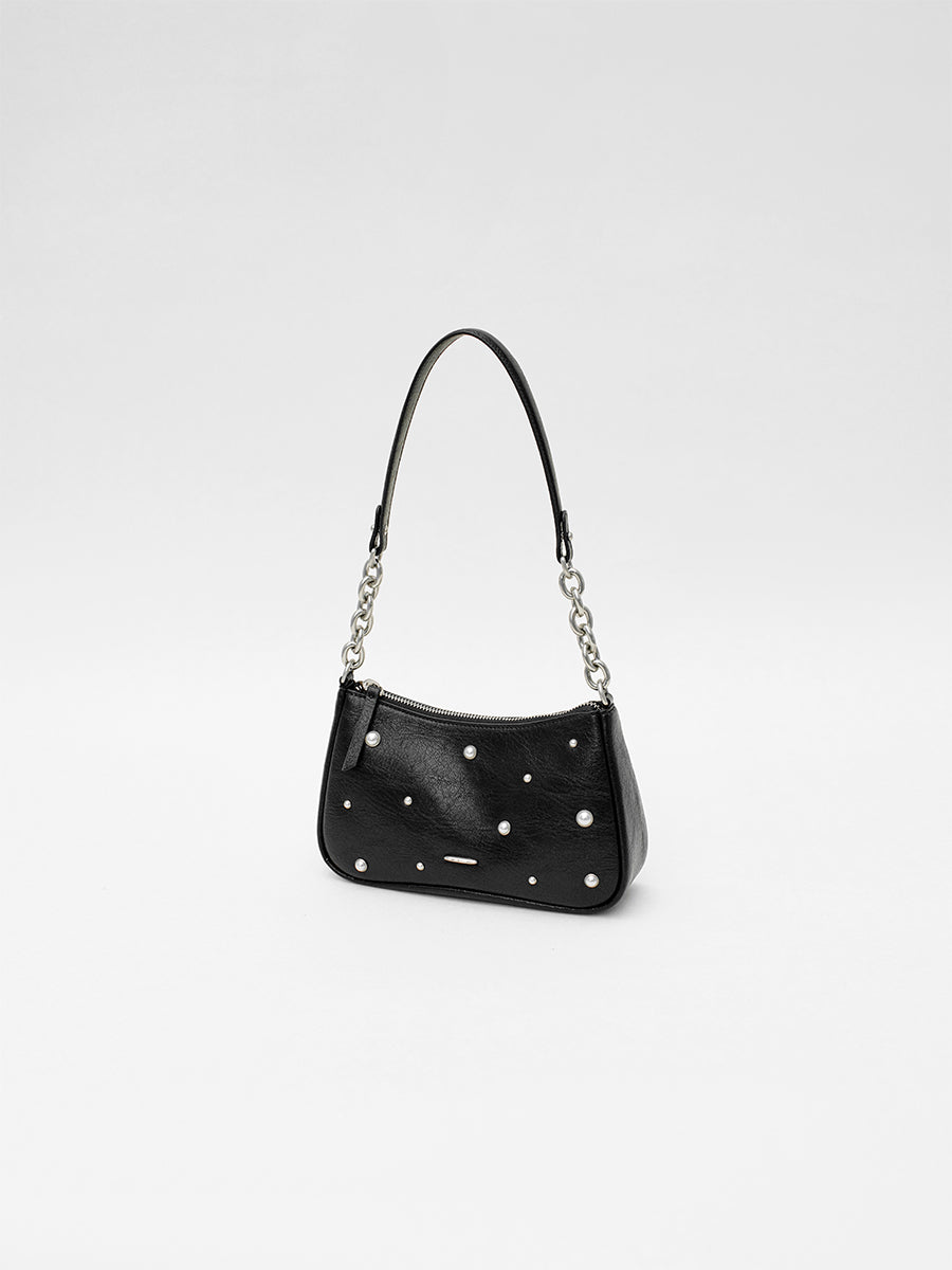 New underarm bag with a sense of desig