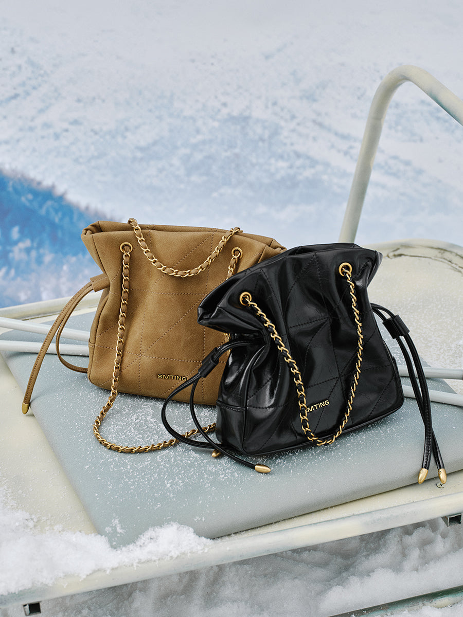 Tote bag with diamond pattern design